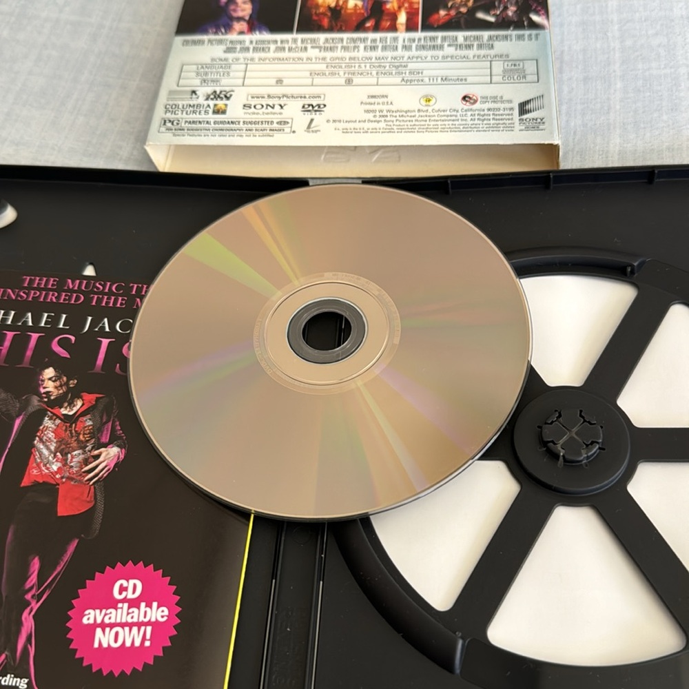 Michael Jackson’s THIS IS IT Discover The Man You Never Knew DVD Sony 2010 EXC! - Picture 5 of 12